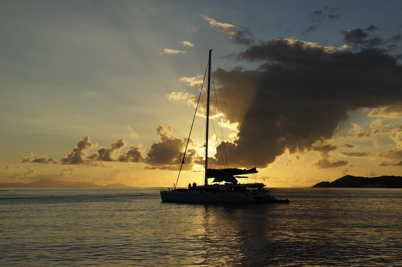 Paseo al atardecer en catamarán en Altea