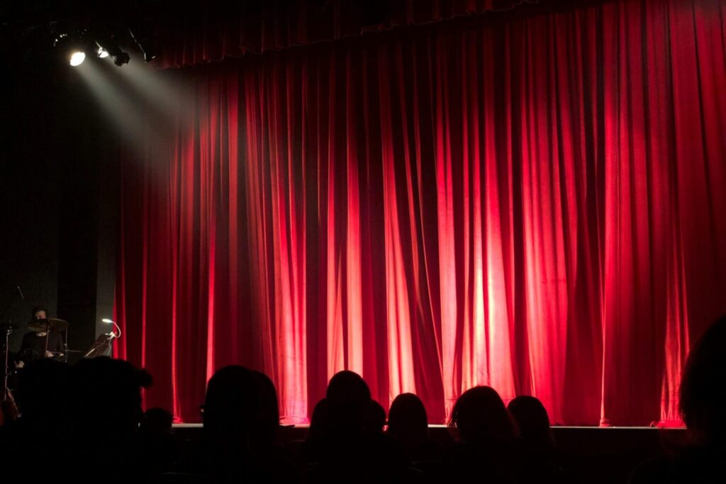 Entrada al espectáculo con elenco internacional del Benidorm Palace