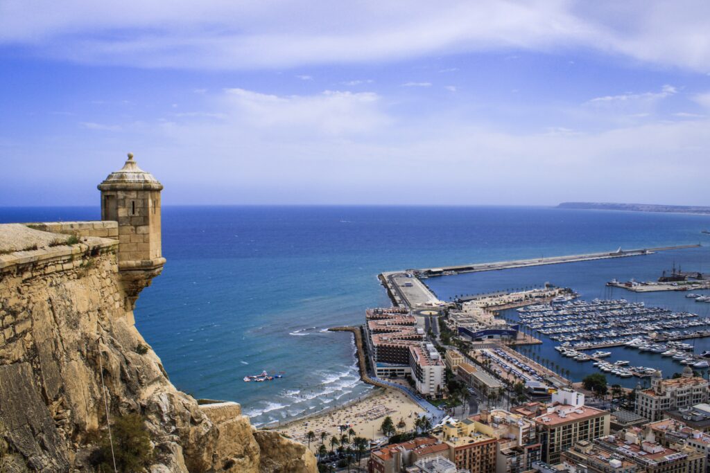 Disfruta en Alicante de una Cata de vino y tapas en el Castillo de Santa Bárbara