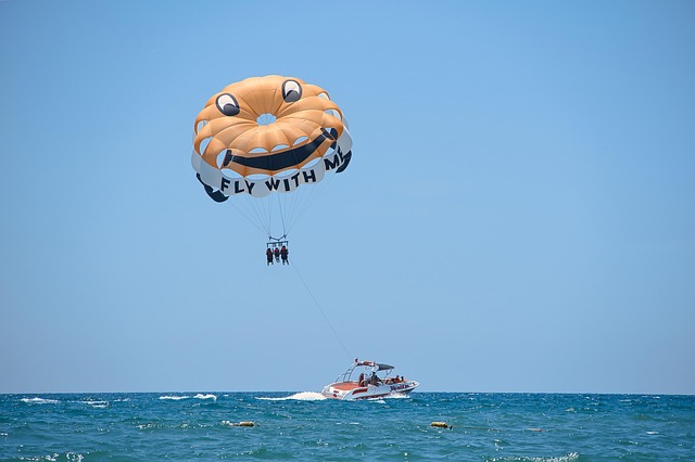 Paravelismo en Alicante. Parasailing en Alicante. Cercanías Murcia